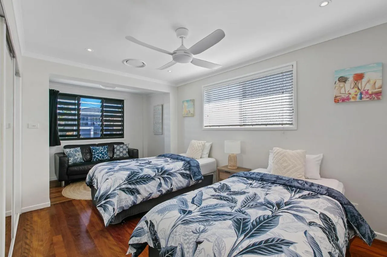 Ivy Street 7 Dicky Beach Caloundra Holiday home