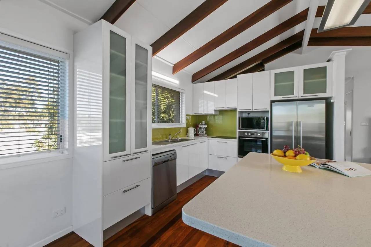 Ivy Street 7 Dicky Beach Caloundra 0*,